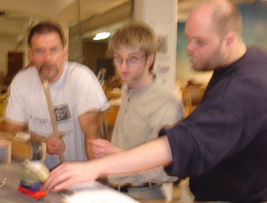 Bengt, Peter och Lelle b&ouml;rjar nu planera Astons bang&aring;rd.