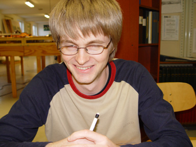 Peter (och Johan) diskuterade styrsystem och k&ouml;rplaner inf&ouml;r kommande digitalink&ouml;p. Bilden togs med den nya gamla kameran. Det vill allts&aring; s&auml;ga att den gamla kameran, anv&auml;nd hela 2006, &aring;terkommit fr&aring;n servicen. Hoppas att Ni, Medborgare, m&auml;rker skillnader i bildkvaliten.