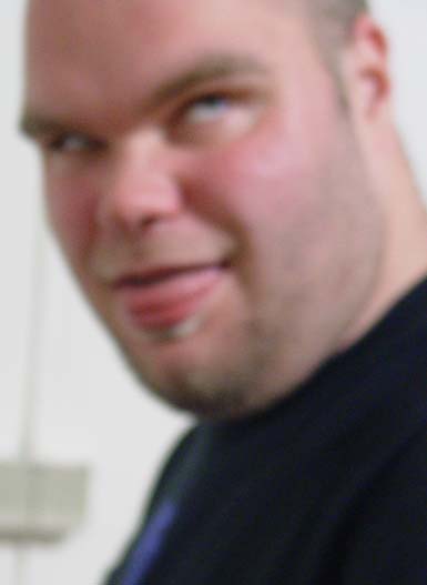 Lelle gjorde en av sina v&auml;lk&auml;nda fula miner. Det finns &auml;ven n&aring;gon fr&aring;n Pizzeria Campino mfl.