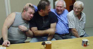"P&aring; denna sidan har vi det mysigt", t&auml;nker Tobbe, Bengt, Egon och Jonte.