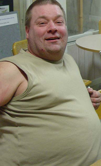 Ser du Danne i bild? Han &auml;r med p&aring; bild med Tobbe tyckte han fyllde upp s&aring; bra sj&auml;lv. Han ler &ouml;verl&auml;gset &aring;t Dannes tappra, men osynliga f&ouml;rs&ouml;k att synas.