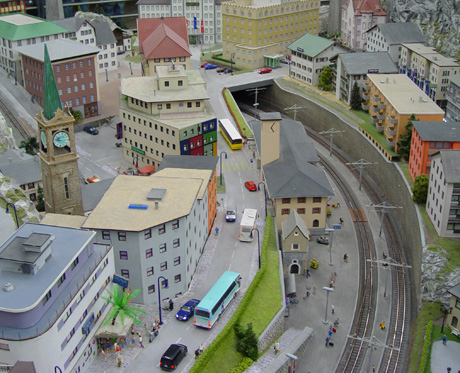Schweiz, en ny del av anl&auml;ggningen, och mycket imponerande, med ett 6 meter h&ouml;gt berg.