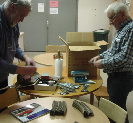 Bodo och Jonte gick igenom en ny donation till f&ouml;reningen, av typen M&auml;rklin. 