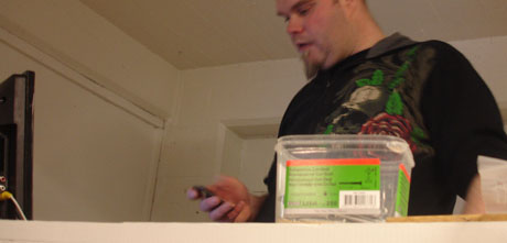 Sedan kunde Lelle testa all kabel och kameror. En kanal p&aring; en kabel var trasig. Som tur &auml;r finns reservkanaler.