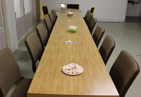 H&auml;r h&aring;ller vi p&aring; att duka upp f&ouml;r dagen. Det &auml;r n&auml;mligen en privat visning p&aring; g&aring;ng. En kul och sp&auml;nnande aktivitet vid f&ouml;delsedagar, barnkalas, konferenser m.m.