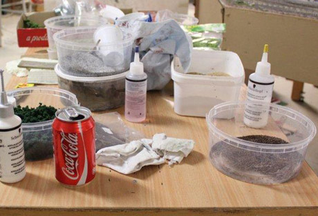 Bodos recept p&aring; ett lyckat landskap best&aring;r av str&ouml;ssel, sten, lim samt rej&auml;la doser Coca Cola.