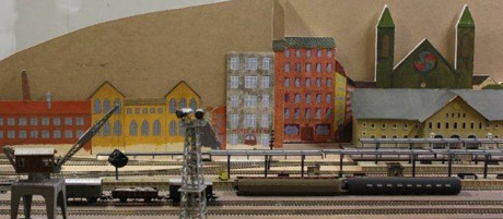 Denna bild &auml;r tagen p&aring; Schultzes nya bana hos T&aring;gCentralen n&aring;gon g&aring;ng mellan klockan 18 och 22 onsdagen den 22 februari 2012. Motivet &auml;r Aston station.