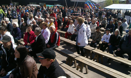 Det kom mycket folk! Totalt 2500 personer. "Bara" 900 hann se j&auml;rnv&auml;gen. Vi som trodde det skulle komma 200 personer.