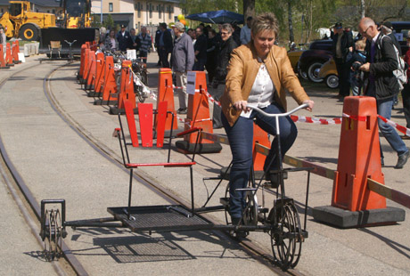 Carina Bengtsson var en av de som cyklade f&ouml;rst. Hon hade f&ouml;rtur som kommunalr&aring;d.