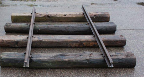 Utomhus har det regnat och torkat om vartannat s&aring; r&auml;lsen fr&aring;n SSJ har krympt! Vem trodde att detta kunde h&auml;nda efter 87 &aring;r (1925) ute p&aring; banvallen?! 