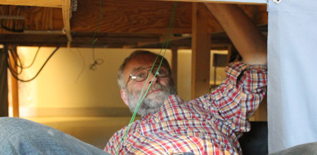 Siegfried kopplade in mer belysning under Guffe. Lite chokad av kamerans inblick i arbetet. Se bara hans blick!