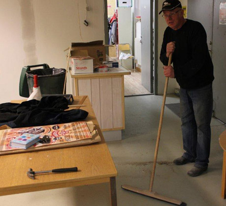 Kjell fick g&aring; runt och sopa efter Tobbe idag, men nu har han nog f&aring;tt span p&aring; n&aring;got annat?