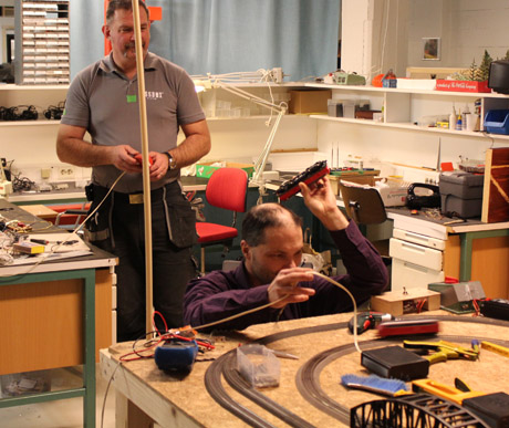 Bengt och Sillen provk&ouml;rde lok p&aring; verkstadens testbana.