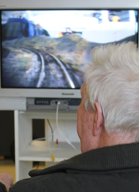 Sp&auml;nnande att sitta ner och titta p&aring; T&aring;g-TV.