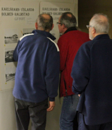 Roy, Torbi&ouml;rn och Staffan tittade p&aring; bilder fr&aring;n Ljungby station.