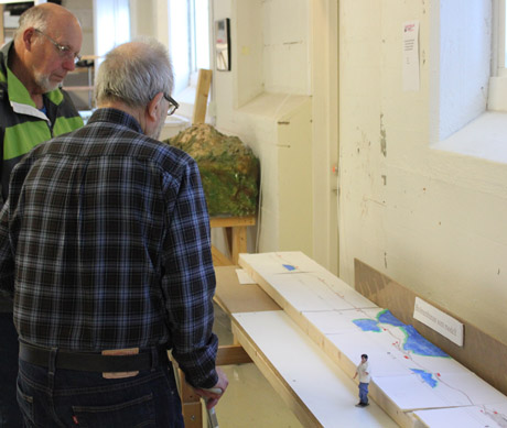 Jan-&Aring;ke ska hj&auml;lpa oss CAD-rita Bolmenlokalen, och f&aring;r goda r&aring;d och bakgrundskommentarer av Staffan, som &auml;r den som ritat lokalen i CAD mellan 1999-2012.