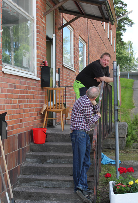 Gadd skrapade och m&aring;lade r&auml;cket svart, efter att ha varit rostsvart allt f&ouml;r l&auml;nge.