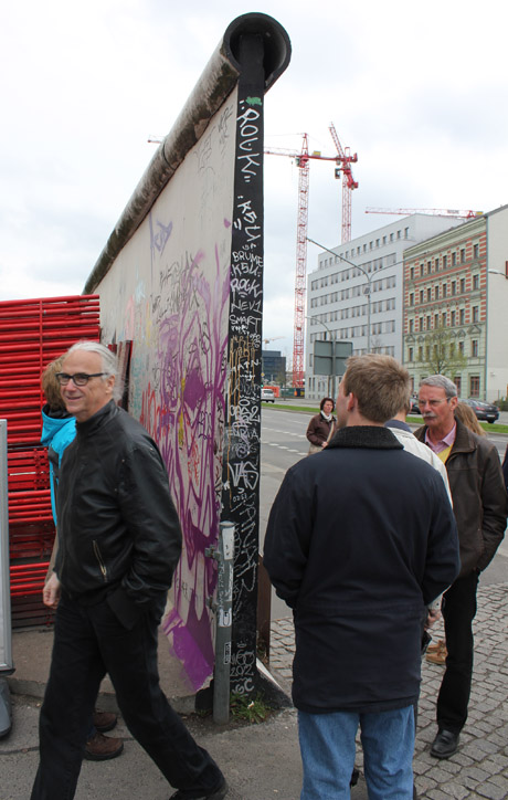 ...utan den gamla Berlinmuren. Numera saknas vakttorn, blodhundar, taggtr&aring;d och s&auml;kerhetskontroller.
