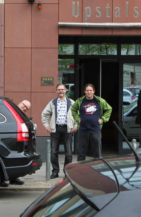 P&aring; v&auml;g fr&aring;n v&aring;rt hotell Upstaalsboom till Loxx. Sven-Eric, H&aring;kan och Johan.