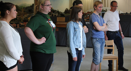 Sommarjobbarna, fr&aring;n v&auml;nster Elin, Annie, Hanna, Simon, August och Torbi&ouml;rn. V&auml;nta nu! Den sistn&auml;mnde var utbildare!