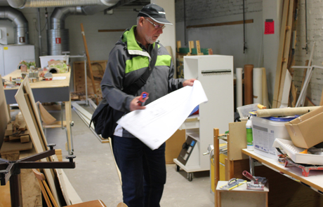 Dagen b&ouml;rjade tidigt med bygge av Johan och Jan-&Aring;kes m&auml;tning av de nya lokalerna: 35x10 meter + bergrum.