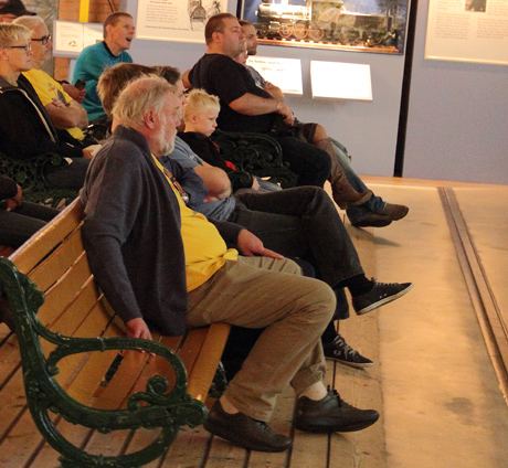 Huvuddestination var J&auml;rnv&auml;gens Museum i &Auml;ngelholm. Tidigare Banmuseet resp. Sveriges J&auml;rnv&auml;gsmuseum &Auml;ngelholm. Nu har kommunen tagit &ouml;ver anl&auml;ggningen. Vi tittade s&aring;klart p&aring; den historiska modellj&auml;rnv&auml;gen...