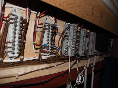 Elektroniken, som styrs synkat med bildspelet.