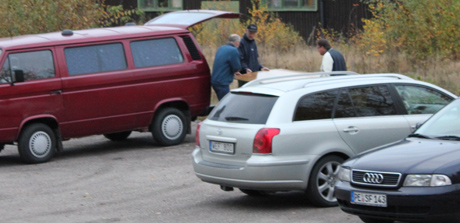 S&aring; pl&ouml;tsligt kom Hilding Evaldsson hit. Du minns kanske att det var han som hade Decauville-bana p&aring; sommaravslutningen: tagcentralen.se/index.cfm?id=451&l=2.