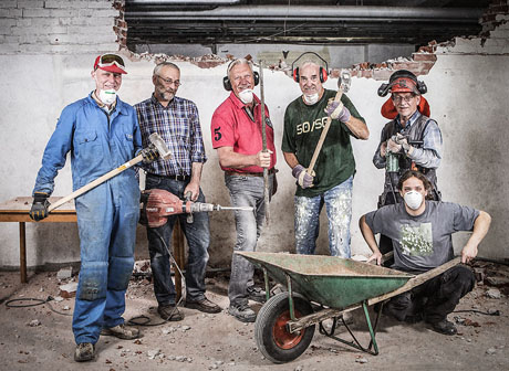 V&auml;gg'o'sl&auml;gg-g&auml;nget! Foto av Fredrik Skog, som &auml;ven filmat lite. Det kommer i en annan blogg. Fr&aring;n v&auml;nster Rune Centerwall, Siegfried, &Aring;ke, Anders och Jonte. Sittande Johan. Danne fick akut f&ouml;rhinder p&aring; grund av ryggen, men hans skottk&auml;rra st&auml;llde upp &auml;nd&aring;!