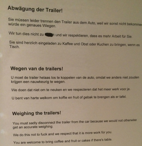 P&aring; JBM Skrot och Metall h&auml;ngde en rolig lapp, g&auml;llande deras stora v&aring;g. Av respekt f&ouml;r tyska chauff&ouml;rer har man strukit &ouml;ver ett viss ord, men det st&aring;r kvar p&aring; engelska =P