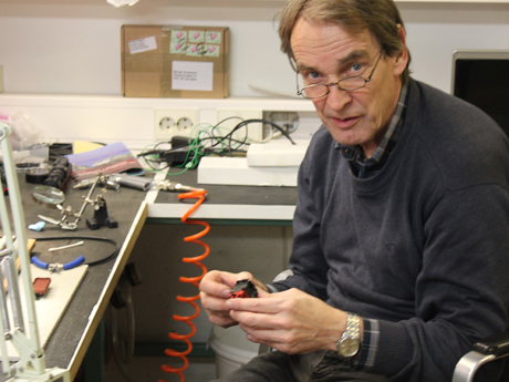 Leif hade f&aring;tt ett H0m-lok och vagnar fr&aring;n Torbi&ouml;rn, som monterat p&aring; koppel. Leif ska nu inleda tester f&ouml;r digital avkoppling, s&aring; vi slipper avkopplingsskenor.