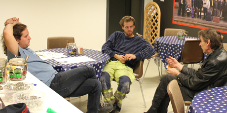 Johan, Danne och Leif diskuterade elsystem, t&aring;gstyrningssystem och placering av styrkomponenter. De hade inte riktigt samma uppfattning, s&aring; h&auml;r l&auml;r det bli fler diskussioner.