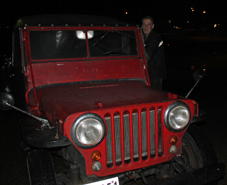 Leif d&ouml;k upp ungef&auml;r samtidigt. Han var p&aring; krigsstigen med sin Willys-jeep, men hade gl&ouml;mt patronerna hemma...